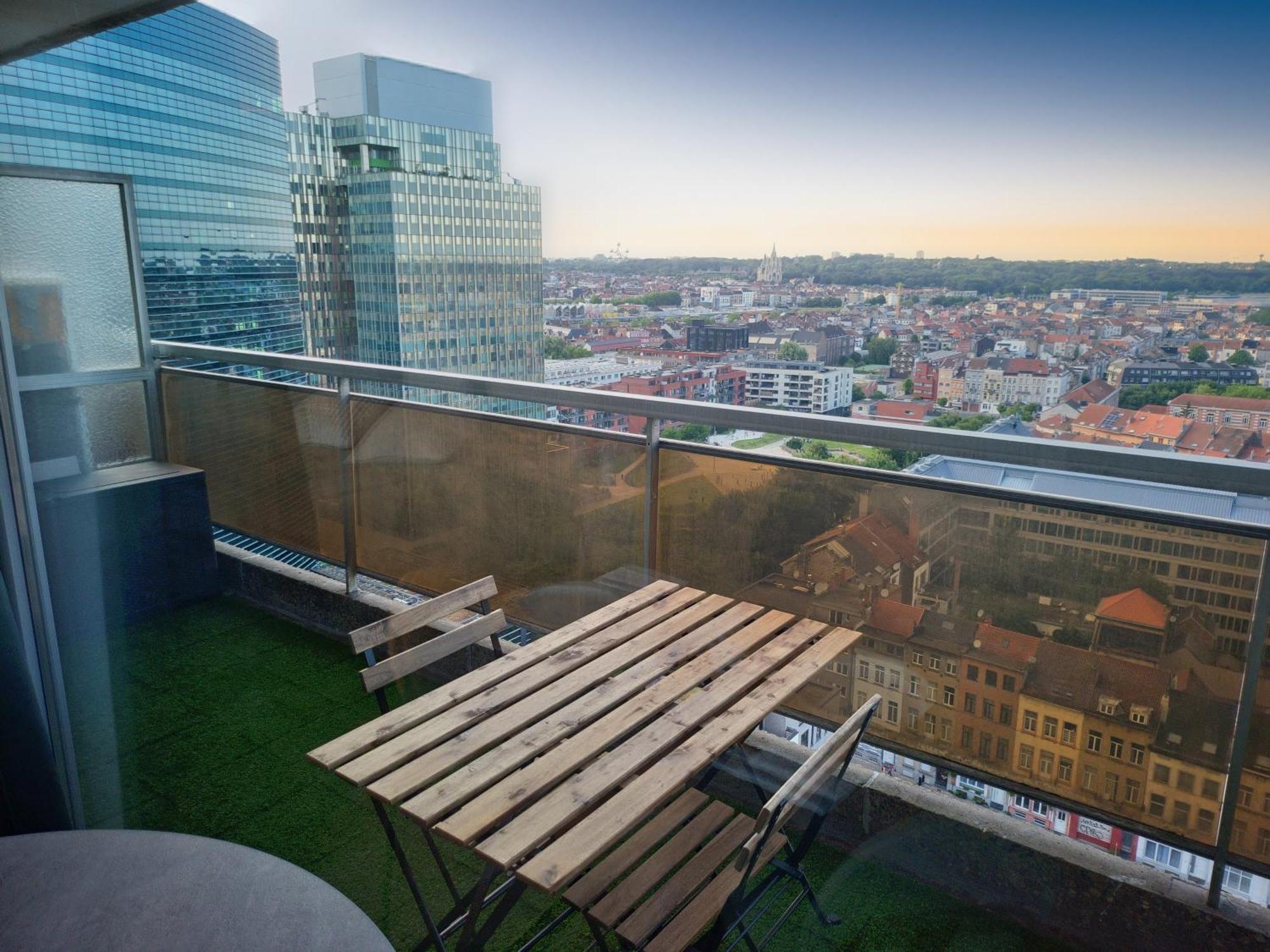 Studio Avec Vue Panoramique Et Parking Gratuit Brussel Bagian luar foto